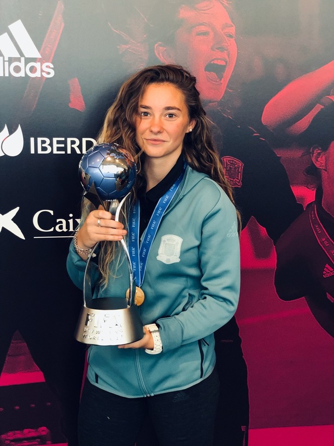 L’Ajuntament ofereix una recepció a la futbolista badalonina Ainhoa Marín, integrant de la selecció espanyola de futbol guanyadora de la Copa Mundial Femenina Sub-17 celebrada a l’Uruguai