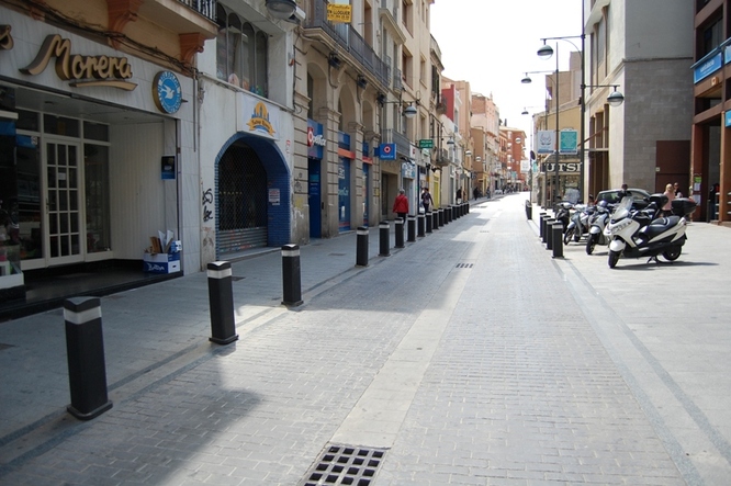 El carrer de Francesc Layret es converteix de forma definitiva en una zona de vianants els cap de setmana i festius a partir d’aquest dissabte