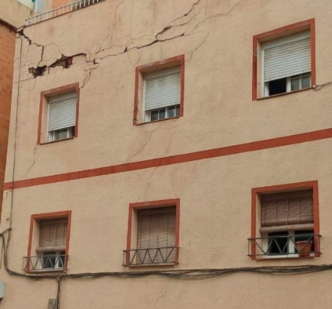 Aquesta setmana començaran les feines d’apuntalament de l’edifici del número 22 del carrer de Granada de Badalona