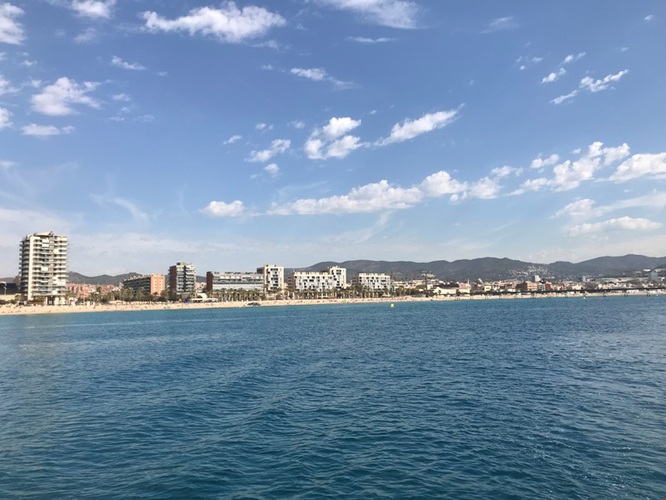 L’Ajuntament de Badalona licita el servei de neteja d’aigües litorals per aquest estiu
