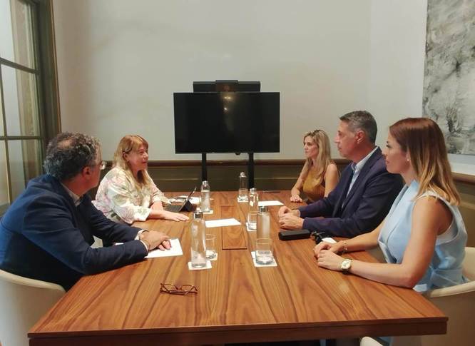 L’alcalde de Badalona es reuneix amb la consellera de Cultura per oferir la màxima col·laboració de l’Ajuntament en el desenvolupament del Catalunya Media City