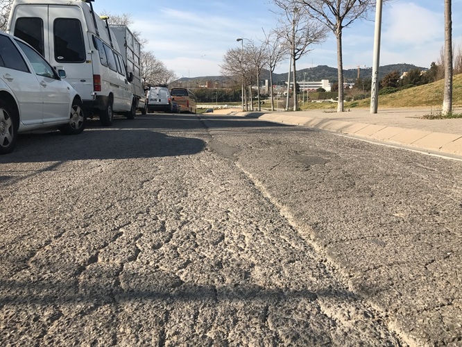 S’inicien les obres de reparació urgent de la calçada de la Travessera de Montigalà