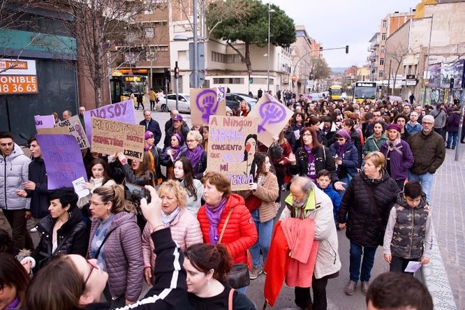 Badalona continua lluint el color lila per commemorar el Dia Internacional de les Dones amb més activitats de sensibilització i reivindicació