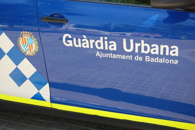 La Guàrdia Urbana de Badalona i la Policia Nacional intervenen 180 productes falsificats de diferents marques