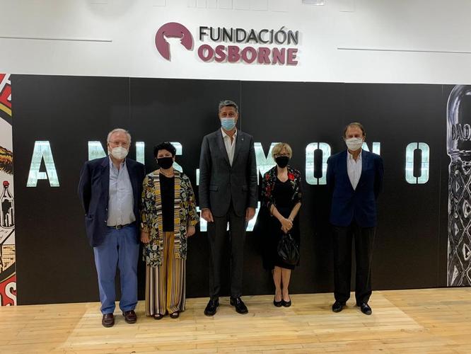L’alcalde Xavier Garcia Albiol inaugura a El Puerto de Santa María l’exposició ‘El Diamant de Badalona’ amb motiu del 150è aniversari de l’Anís del Mono