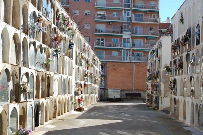 L’Ajuntament de Badalona recomana utilitzar el transport públic per visitar els cementiris de la ciutat en la diada de Tots Sants