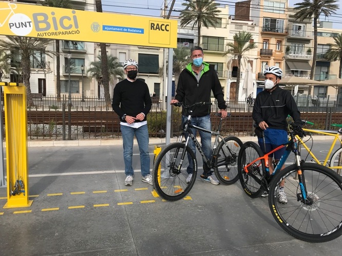 Entra en servei al passeig Marítim el primer Punt Bici del Barcelonès Nord fruit de l’acord de l’Ajuntament de Badalona i el RACC
