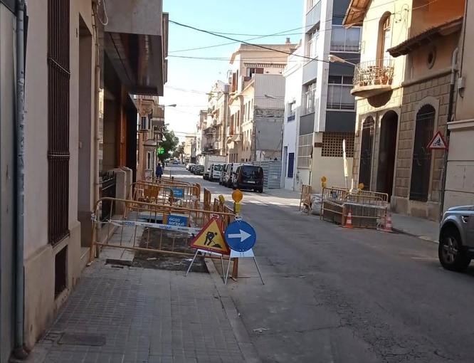 Comencen les obres d’asfaltatge del carrer d’Enric Borràs, al barri del Centre de Badalona