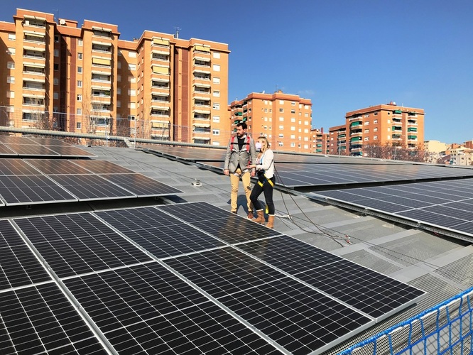 Badalona amplia les seves instal·lacions fotovoltaiques amb una planta de 640 m² situada sobre el dipòsit municipal de vehicles