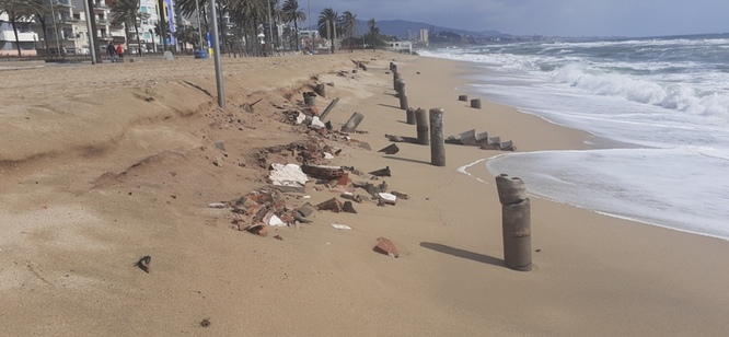 Badalona demana a Costes la retirada urgent de les restes d’antigues edificacions que han quedat al descobert a les platges després dels darrers temporals