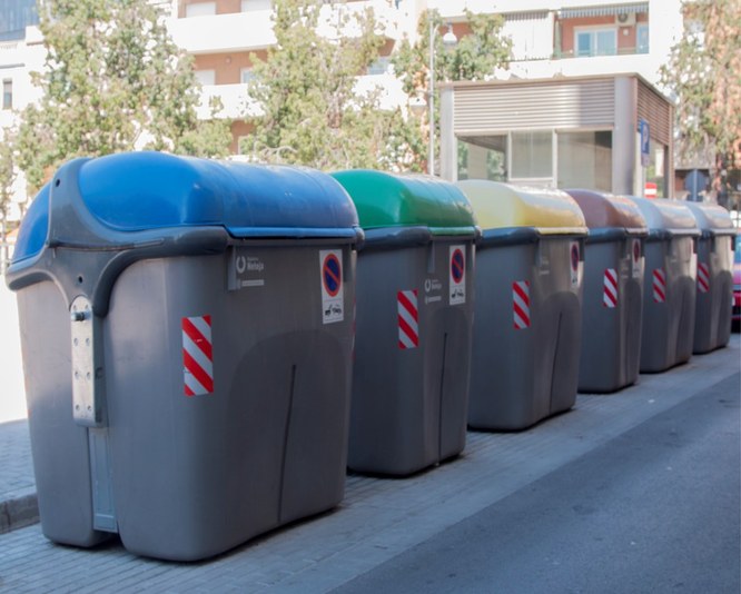 Badalona comptarà amb 330 nous contenidors de residus sòlids urbans i nou mobiliari urbà per substituir el que es trobi en mal estat