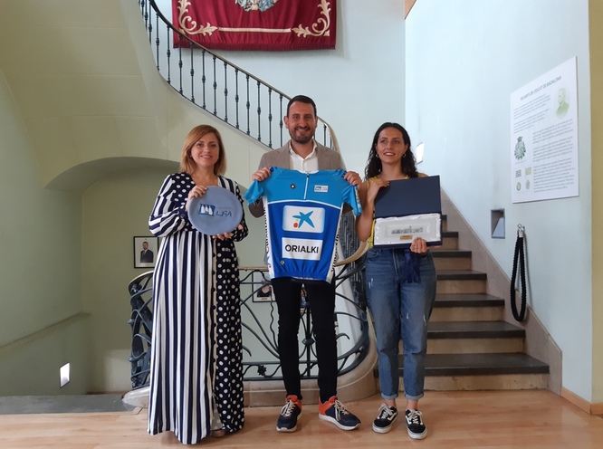 L’alcalde de Badalona es reuneix amb la vogadora badalonina Helena Merino per reconèixer els seus èxits amb el Club de Rem Olímpic Orio