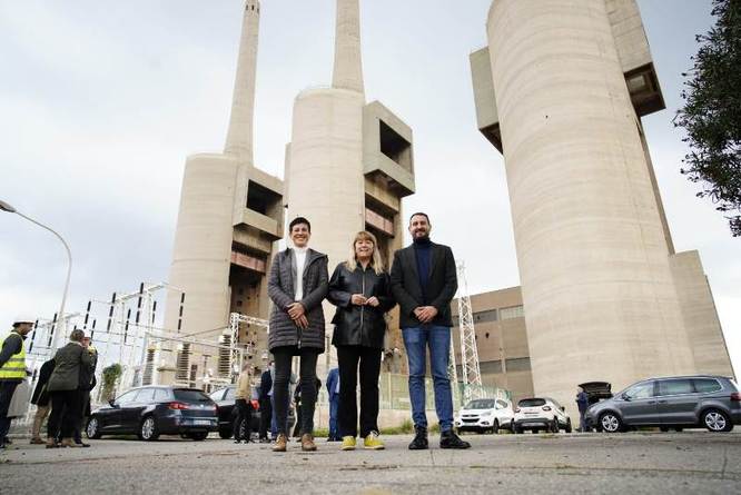 La consellera de Cultura, l’alcaldessa de Sant Adrià de Besòs i l’alcalde de Badalona visiten l’espai de les Tres Xemeneies, on s’ubicarà el ‘hub’ audiovisual