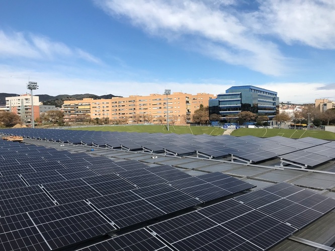 L’Ajuntament ultima la instal·lació d’una nova planta fotovoltaica de 625 m² a l’Estadi Municipal de Badalona
