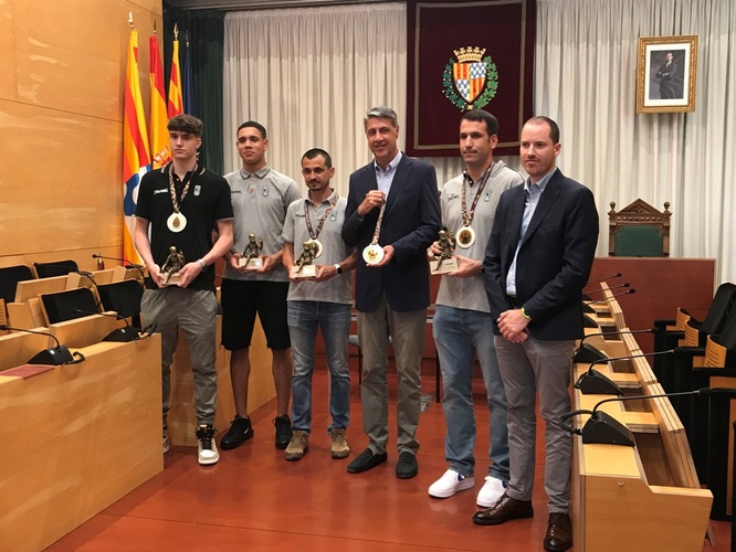 L’Ajuntament de Badalona ofereix un acte de reconeixement als jugadors i entrenadors del Club Joventut Badalona que han guanyat la medalla d’or al Mundial de bàsquet sub-19 amb la selecció espanyola