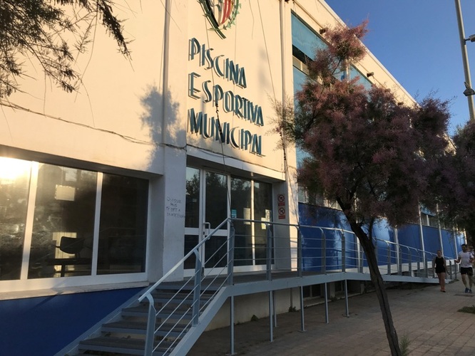 Reobren les dutxes dels vestidors de la piscina municipal Mireia Belmonte de Badalona després de quinze mesos tancades per legionel·la